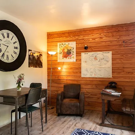 Couette-café La Jolie Longère Fleurie Tiny House Avec Piscine Et Jardin Le Gue-d'Allere